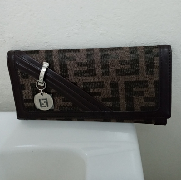 womens fendi wallet